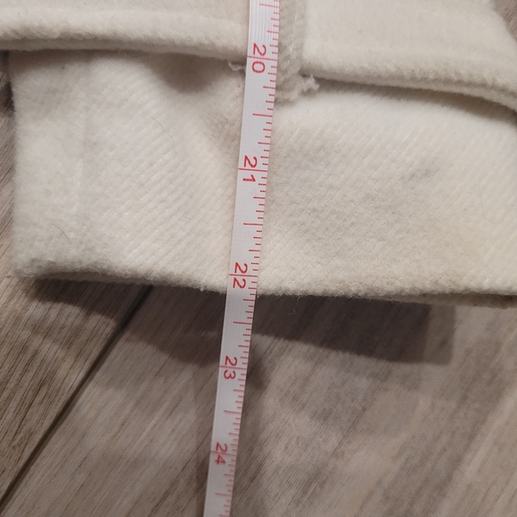 Bebe 2B White Winter Coat Wooden Hardware Faux Fur Hood Small - Picture 12 of 13